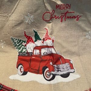 New without tags Gnome burlap Christmas Tree skirt